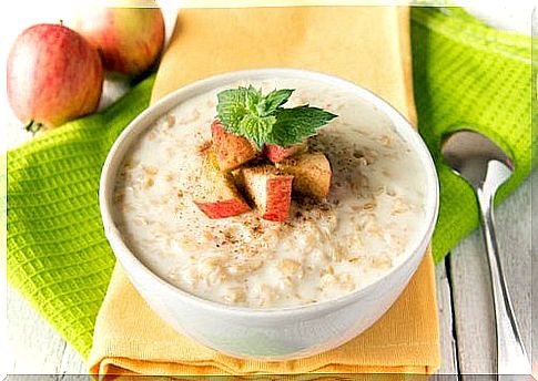 Oatmeal with apple