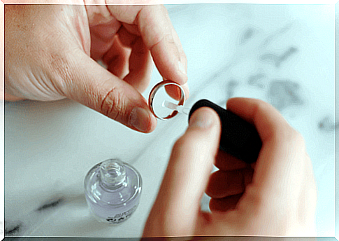 Person painting a ring