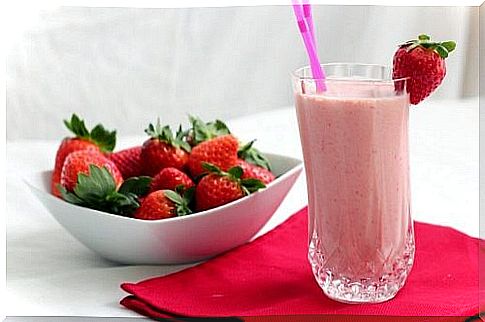 Classic banana strawberry smoothie