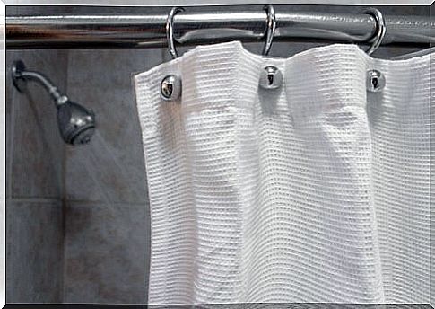 5 tips to clean shower curtains and keep them mold-free