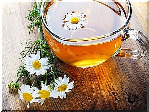 Chamomile to relieve a dry throat