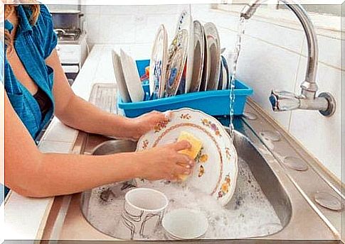 8 tips for washing up by hand