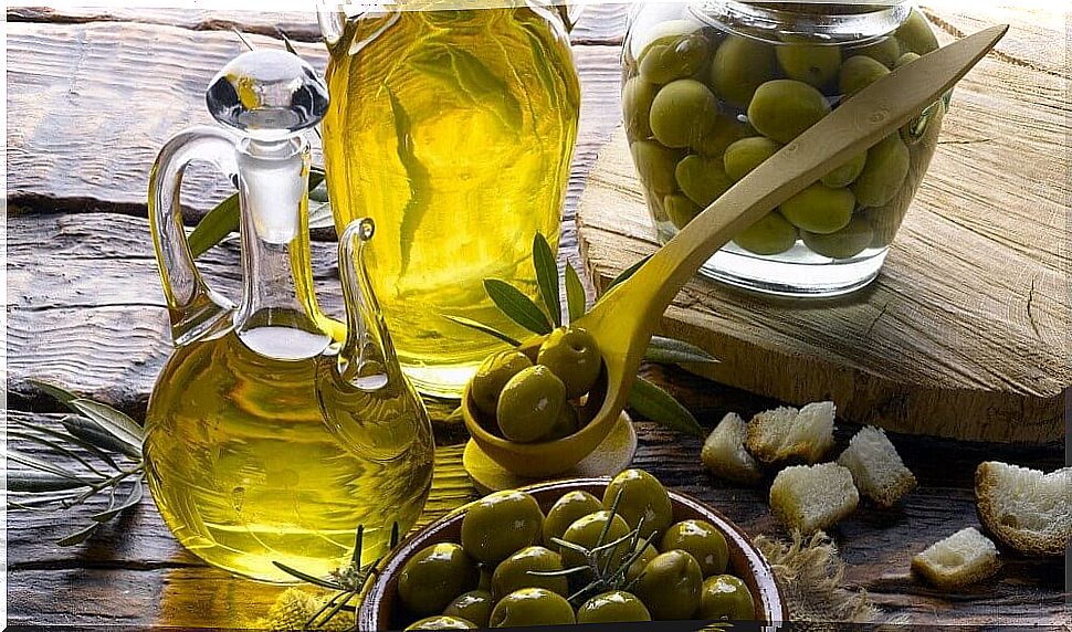 Olive oil and olives - your eyelashes fall off