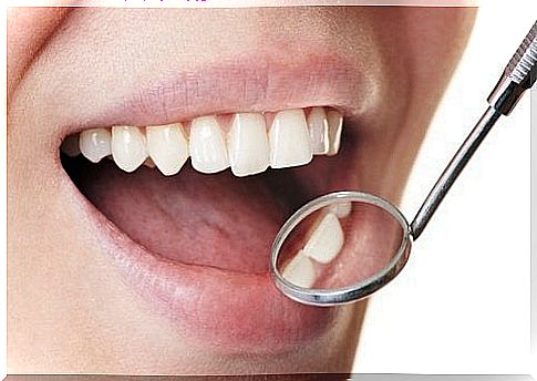 How to easily remove plaque from teeth at home