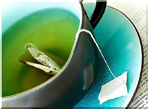 Make these 3 green teas to easily lose weight