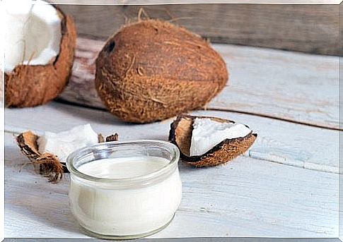 Prevent gray hair and hair loss with coconut oil