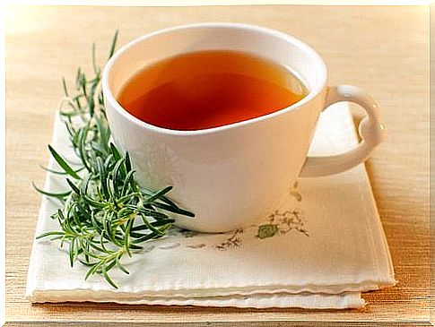 Lift your chest with a cup of rosemary tea