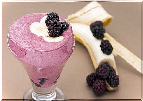 Smoothie with banana and berries