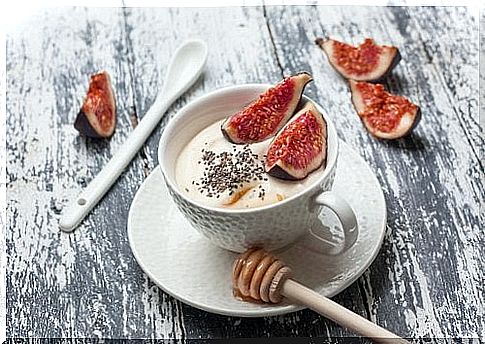 Smoothie with figs and rice milk