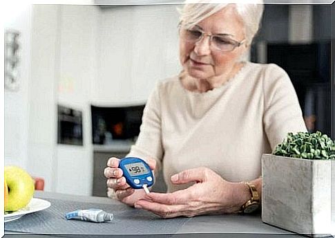 Woman measures her blood sugar