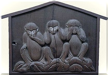 The story of the three wise apes can be compared to Socrates' test.