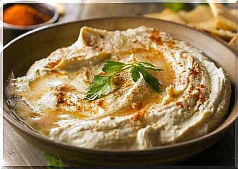 Try this easy recipe for hummus with peppers