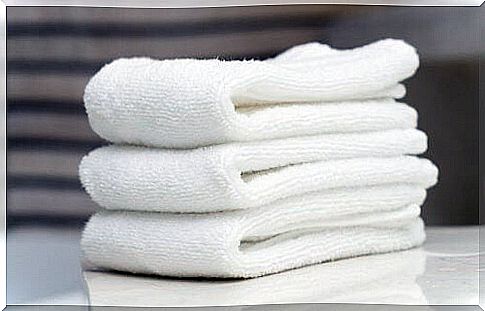 Use white vinegar in your laundry