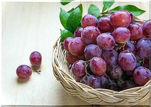 You should know these 5 reasons to eat red grapes